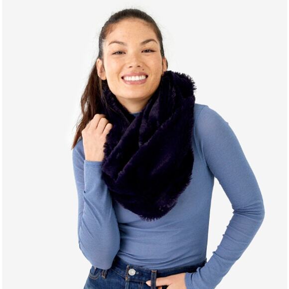 The Jetset Diaries Faux Fur Infinity Scarf - One Size - Midnight Blue - NWT - Picture 1 of 5